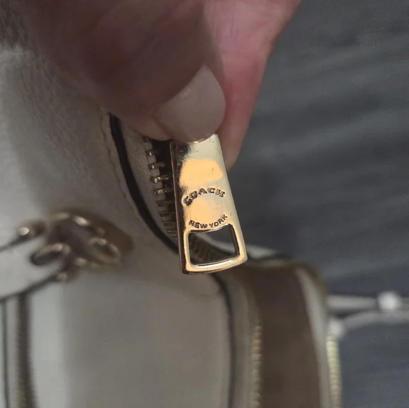Coach Cream Leather Shoulder Bag - Picture 6 of 7